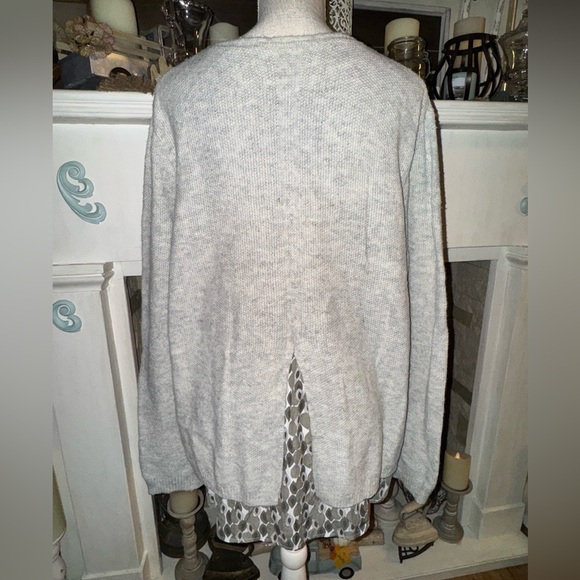 Coin 1804 Gray Split Back Leaf Print Shirttail Hem Sweater Size XL GUC - Picture 8 of 12